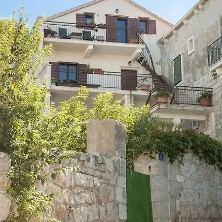 Kate - With Large Terrace *